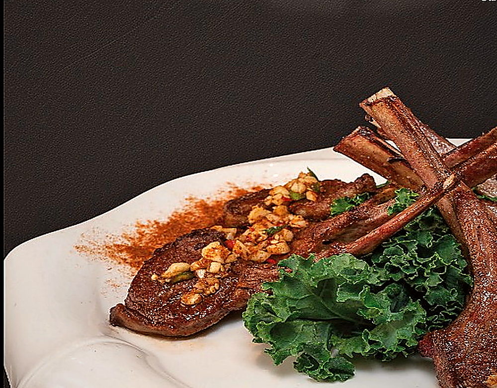 Grilled lamb racks with garlic and chili